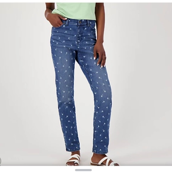 D&C Denim Company Easy Stretch Denim Easy Fit Printed Motif Jean - Picture 1 of 6